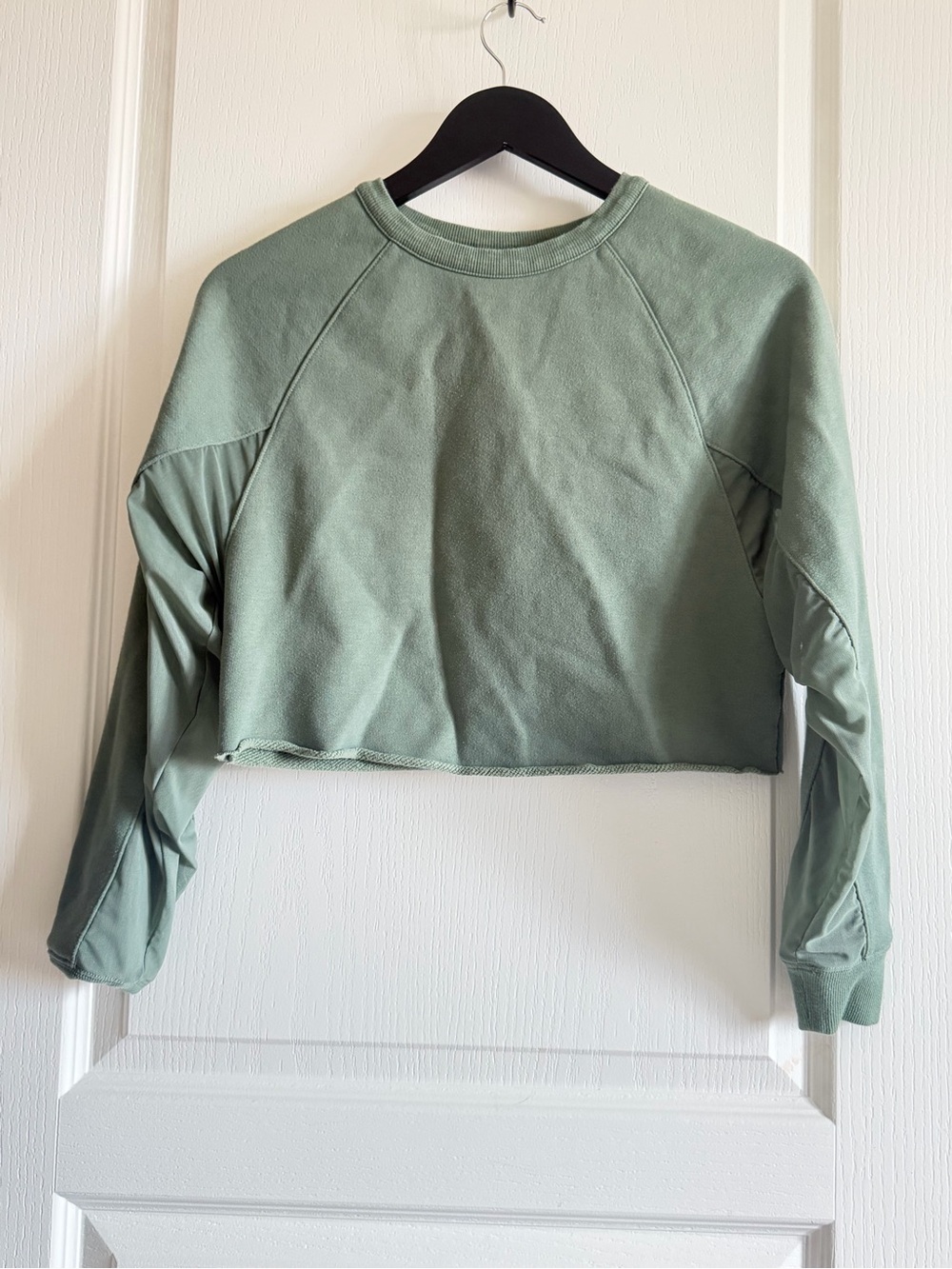 ALO Yoga Cropped Sage Green Crew Sweatshirt
